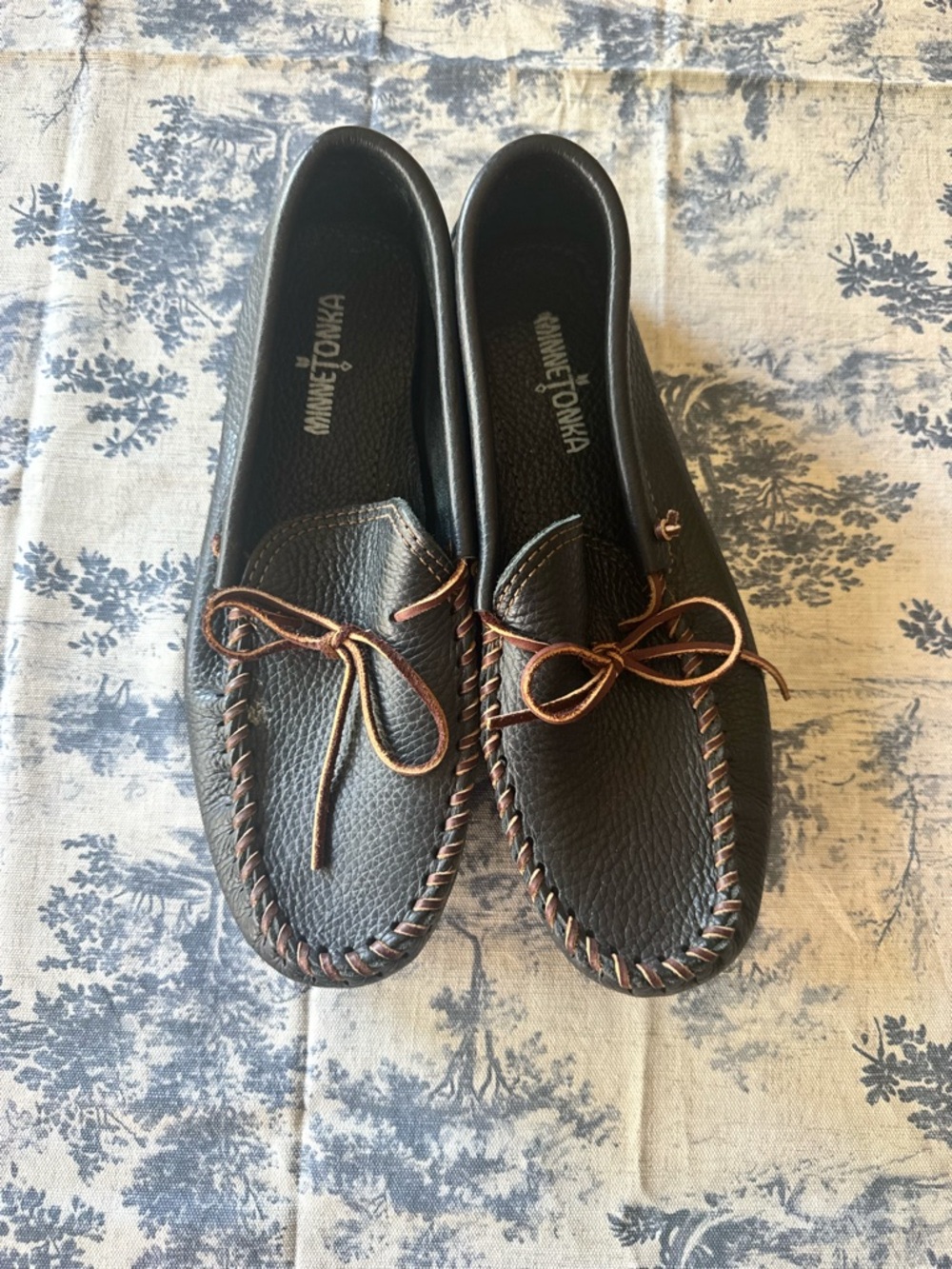 Minnetonka Black Leather Moccasin Slip-On Loafers with Brown Lacing